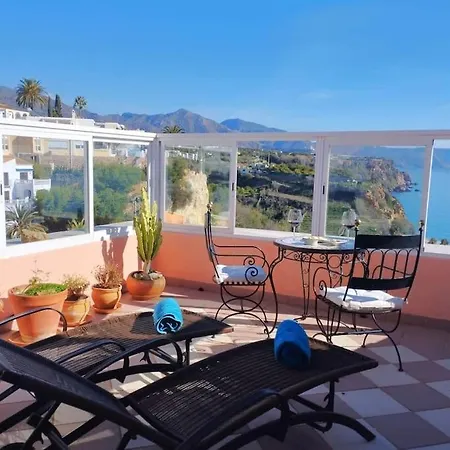 Amazing 3 Bedroom Townhouse Close To Burriana, 公寓 内尔哈
