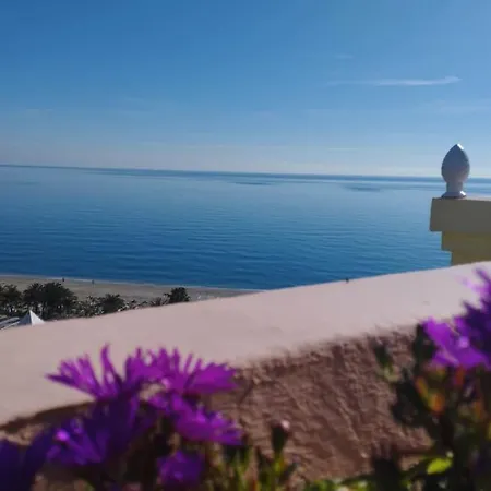 Amazing 3 Bedroom Townhouse Close To Burriana, Apartman Nerja