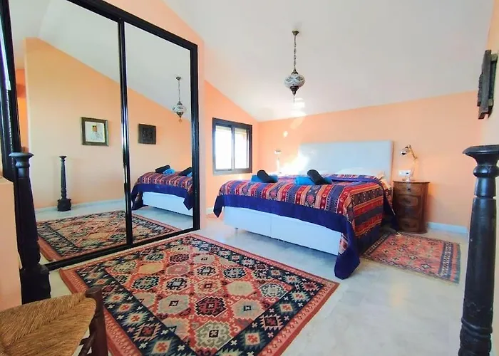 Amazing 3 Bedroom Townhouse Close To Burriana, Apartment *